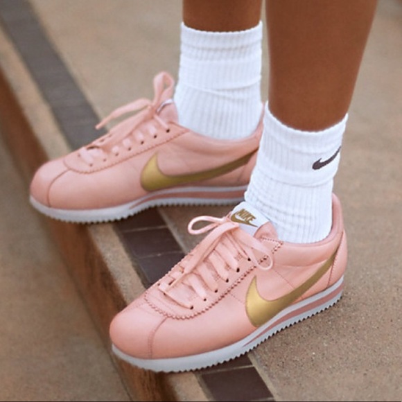 Nike Shoes - NWT Nike Cortez classic leather